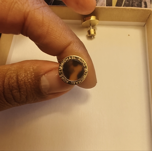 Michael kors studs - Picture 2 of 3